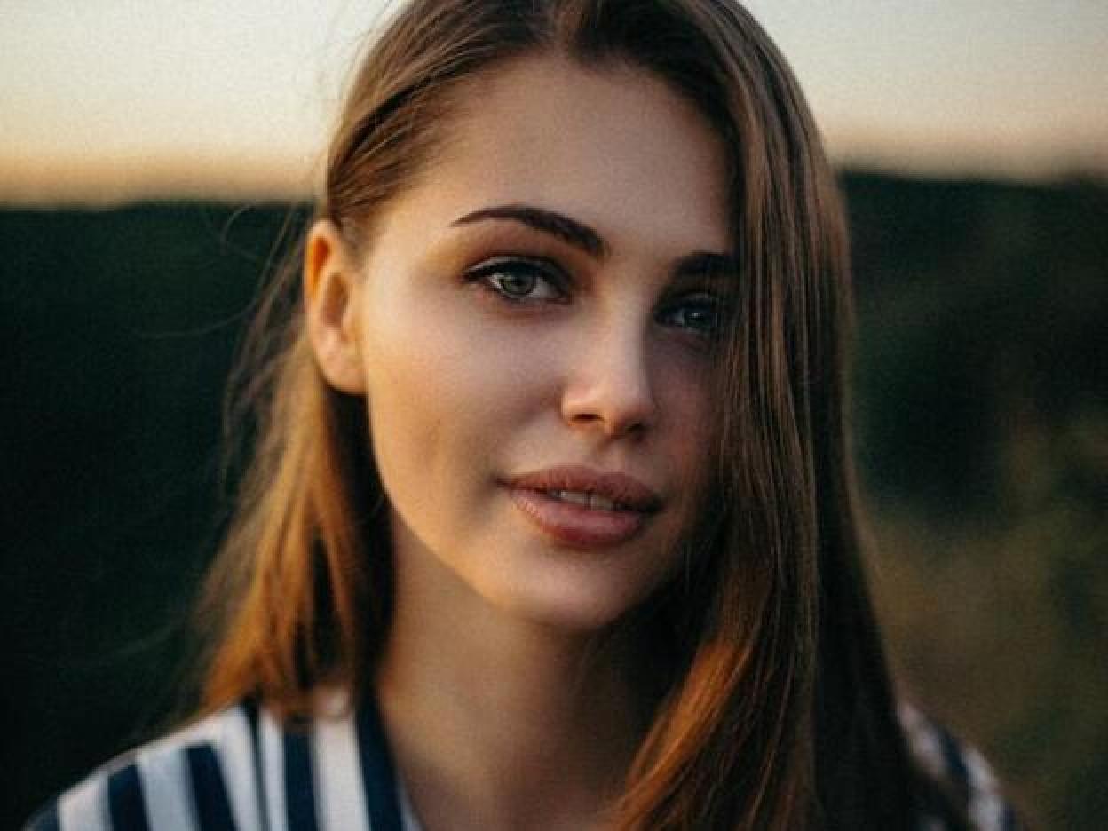 Cremas y otros productos con ácido hialurónico para dar volumen a tu piel además de reducir arrugas y disimular líneas de expresión.