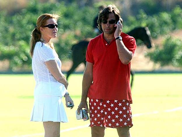 Hubertus de Hohenlohe: el príncipe que intentó ser cantante, presentador y esquiador olímpico... y ha acabado como el único heredero de la jet set de Alfonso de Hohenlohe