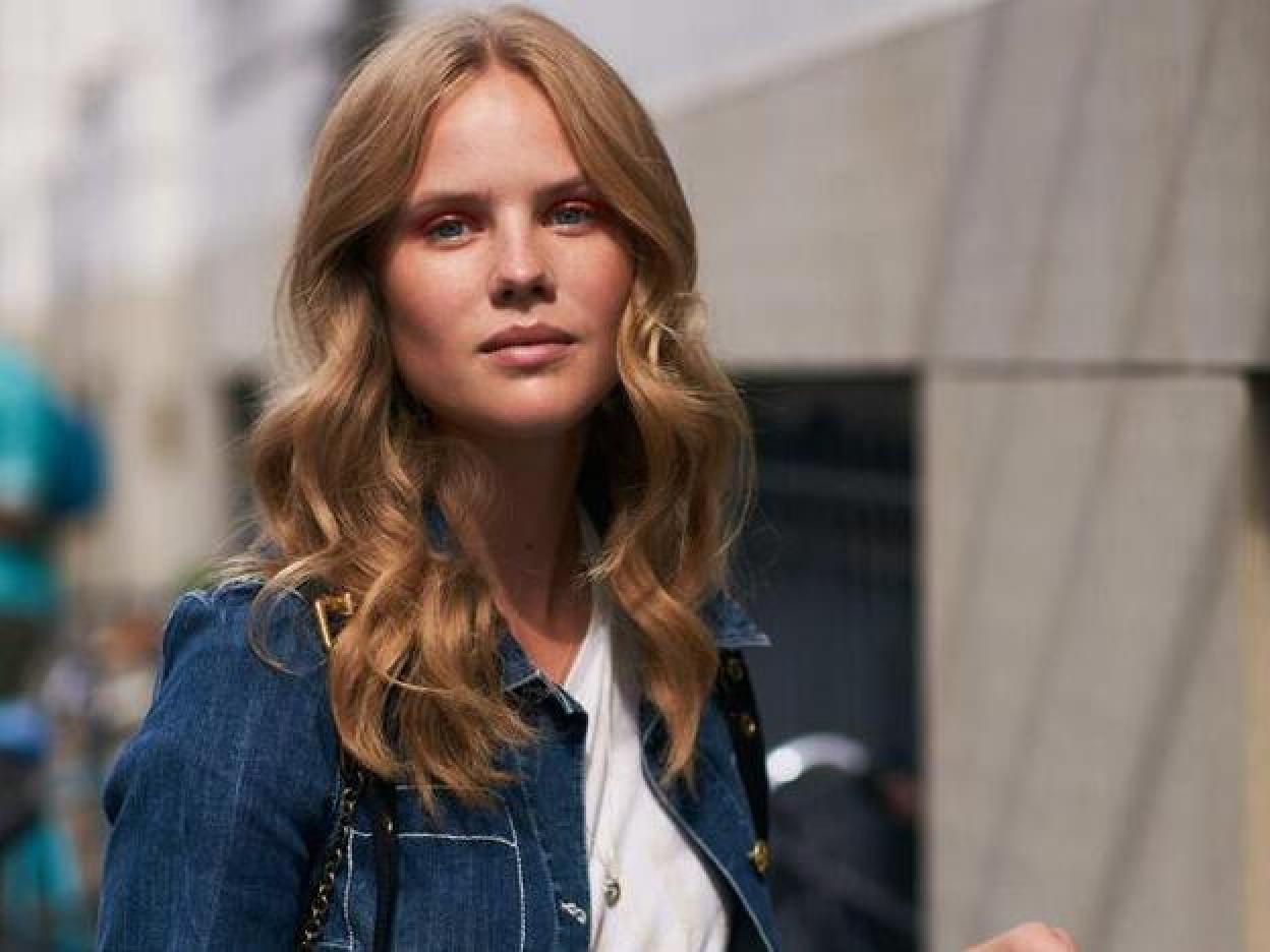 Pincha en la imagen para ver perfumes florales frescos y nada empalagosos que huelen a verano (y son aptos para todos los gustos).