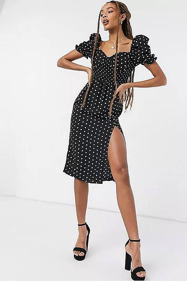 El vestido con abertura en el muslo tiene un precio de 52,99 €