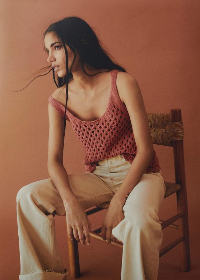 Top calado en color naranja tostado (19,99 euros)