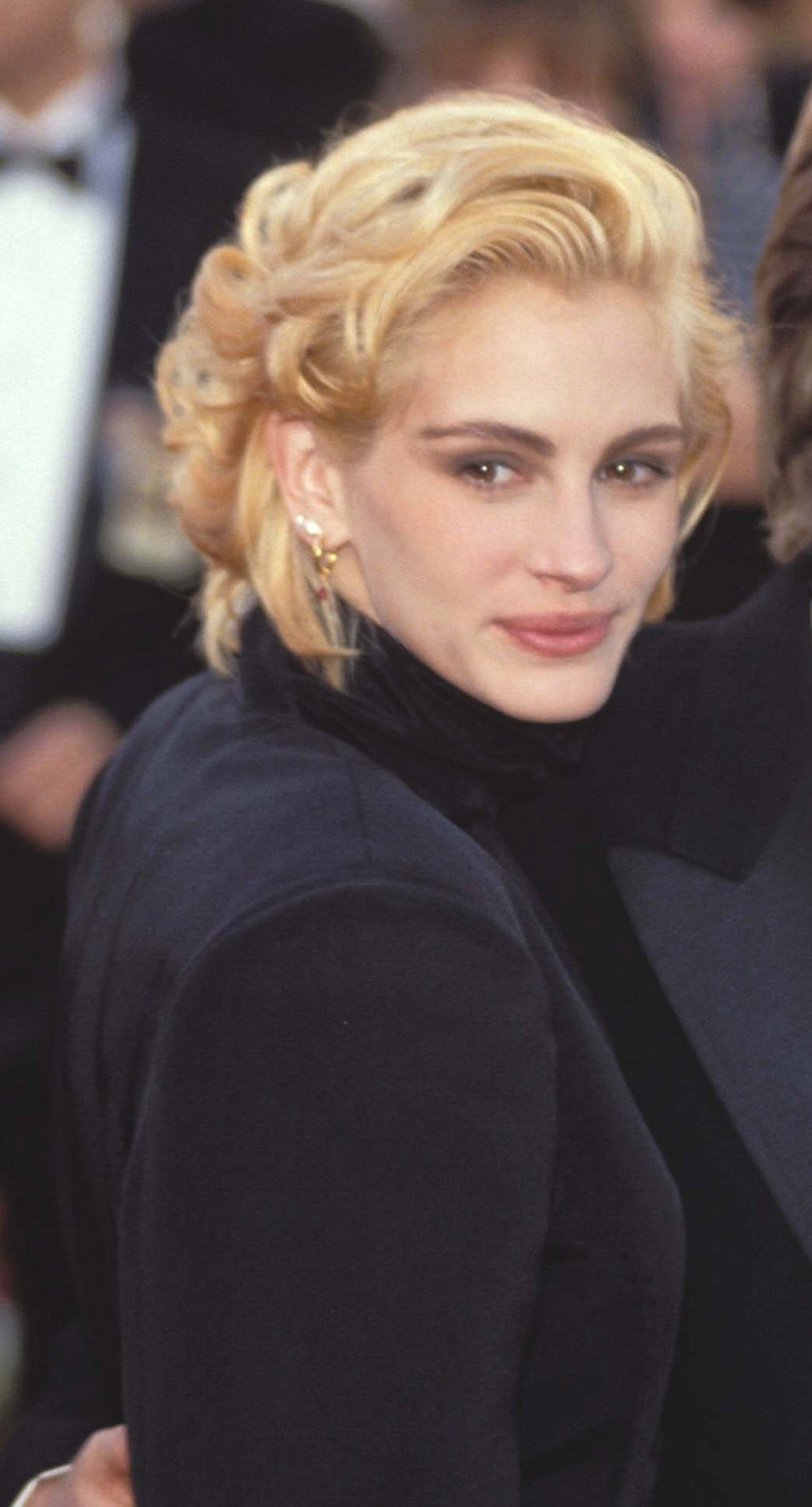 Eso sí, hablando de rubios, puede que el más icónico de la actriz fuese este look de belleza en el que imitó claramente a Marilyn Monroe. La melenita muy corta con ondas y el color lo hicieron posible. ¡Estaba guapísima!