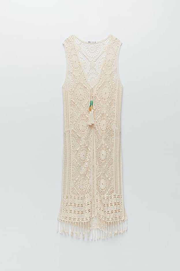 Chaleco vestido de ganchillo de la nueva colección de Zara.