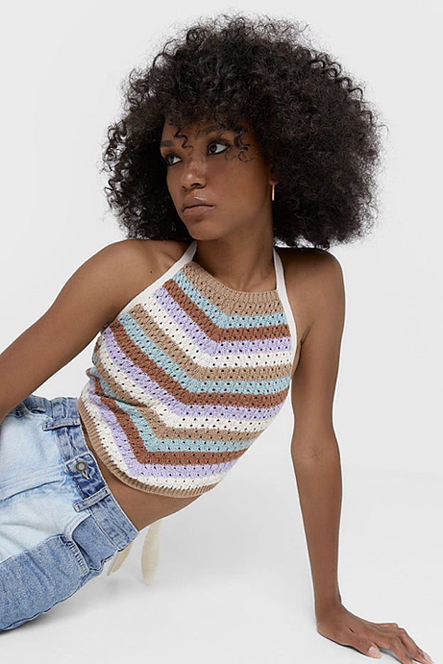 Top de crochet con escote halter de la nueva colección de Stradivarius.