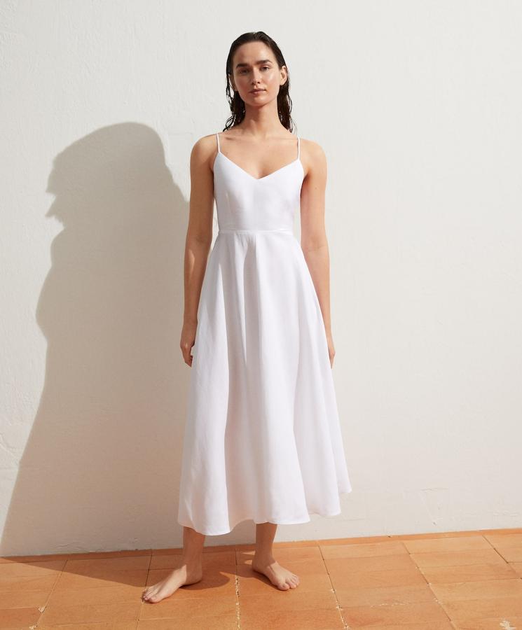 Vestido blanco con tirantes de Oysho (39,99 euros)