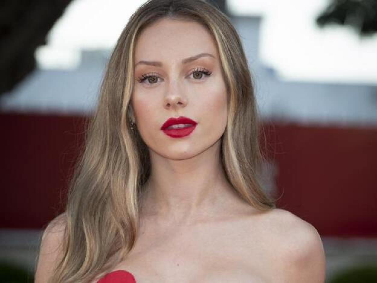 Del corte de pelo para rizos más icónicos a las mechas balayage: Pincha en la imagen para ver todos los cambios de look de Julia Roberts más favorecedores que rejuvenecen a los 50.