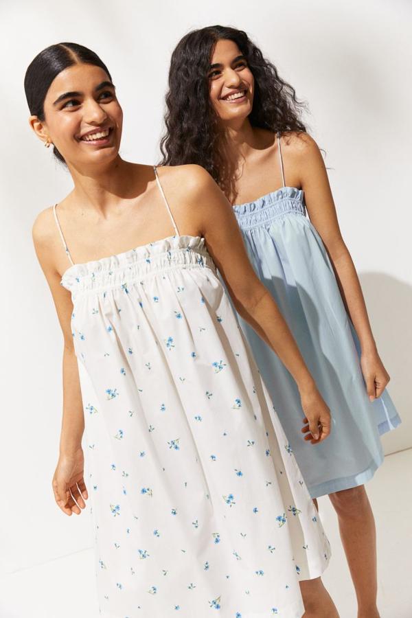 Mini vestidos de tirantes estampados o lisos de H&M (14,99 euros)