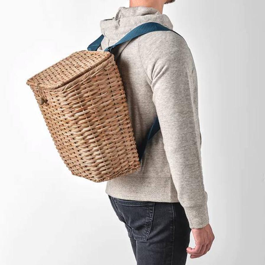 La mochila de rafia para ir de picnic SOMMARDRÖM (19 euros en IKEA).