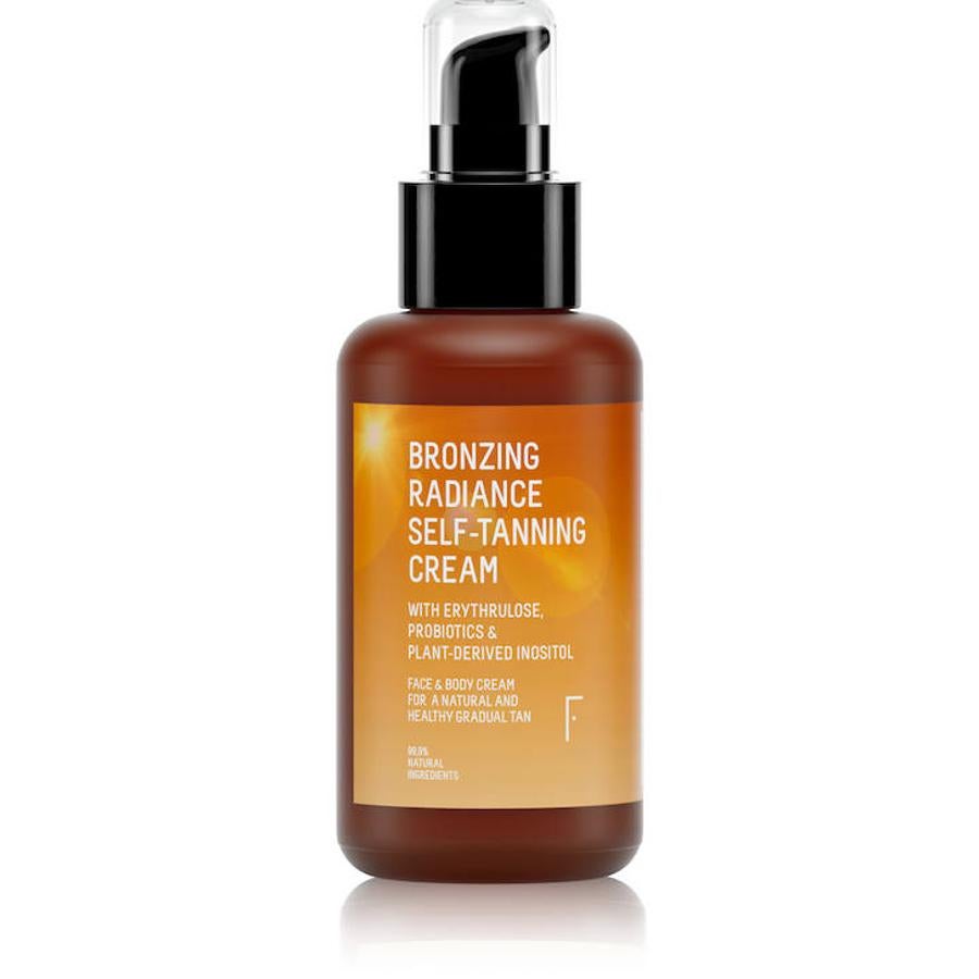 Este autobronceador, con el que en siete días conseguirás un tono saludable y gradual, es un auténtico éxito de ventas desde su lanzamiento. Su textura te enamorará porque es ligera y no grasa y cuenta con ingredientes como el aceite de bassabú y la jojoba que reafirman la piel mientras la hidratan. (29 euros).