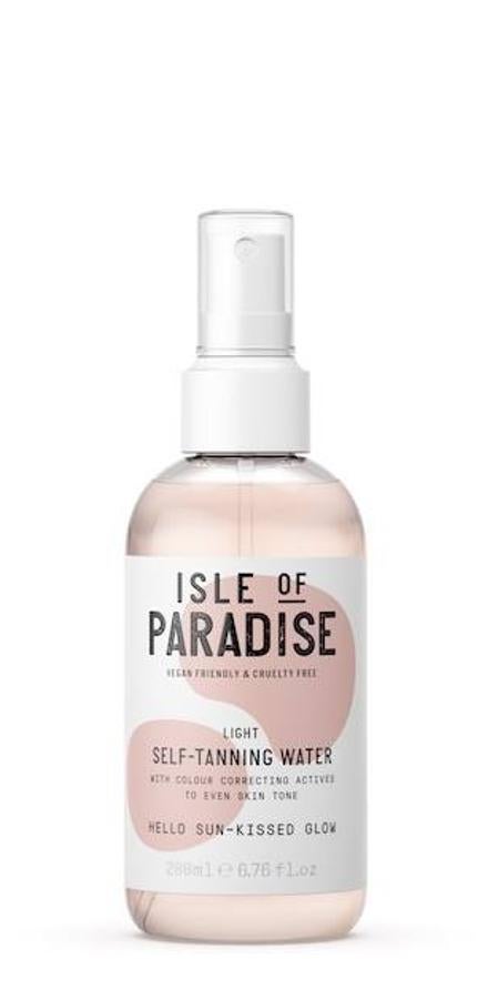 Esta firma, creada por Jules van Herp – especialista en dar color a las celebs estadounidenses -, es vegana y cruelty free. Entre su línea de productos, se encuentra Self Tanning Water, un agua de fácil uso que se puede utilizar en cara y cuerpo. Además, también puedes usarlo como producto fijador de maquillaje. (25 euros).