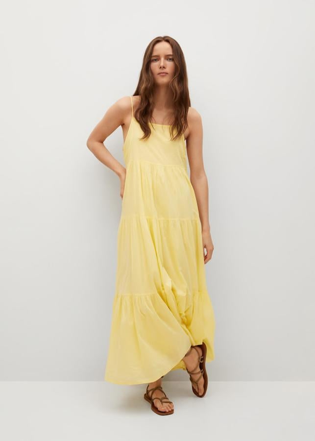 Vestido largo de tirantes y escote cuadrado, de Mango (39,99 €).