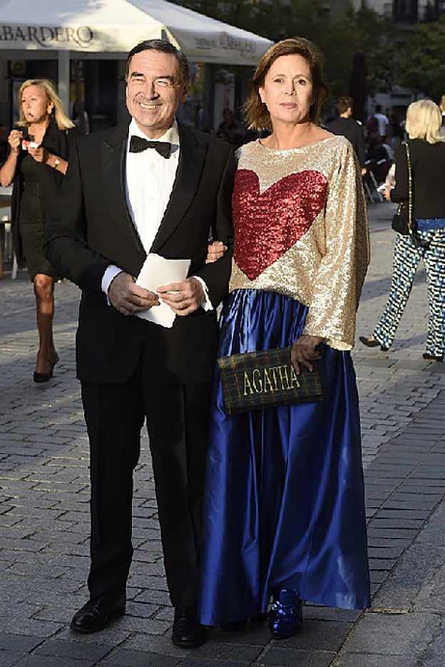 Una de las últimas apariciones de Ágatha Ruiz de la Prada y Pedro J. Ramírez, con motivo del 200 aniversario del Teatro Real en 2016.