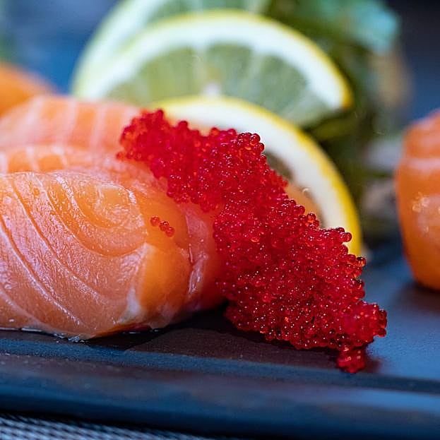 Date el lujo: cinco beneficios (que no conocías y que te sorprenderán) de comer caviar