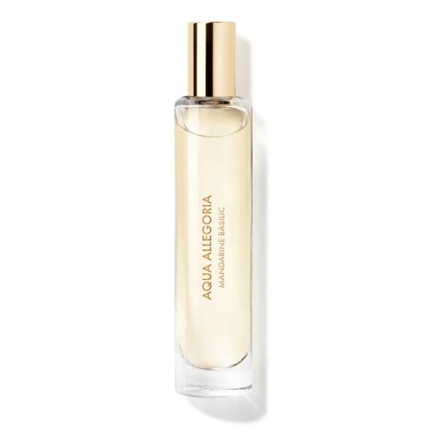 Aqua Allegoria Mandarine Basilic de Guerlain es una fusión entre la mandarina y la albahaca que da como resultado una fragancia chispeante, radiante y luminosa, que combina su transparencia ambarina con la elegante pureza de las maderas más nobles (19,99 euros).