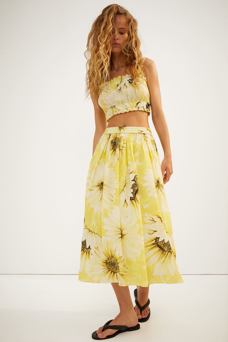 Falda plisada midi con cinturilla fruncida, de H&M (24,99 €).