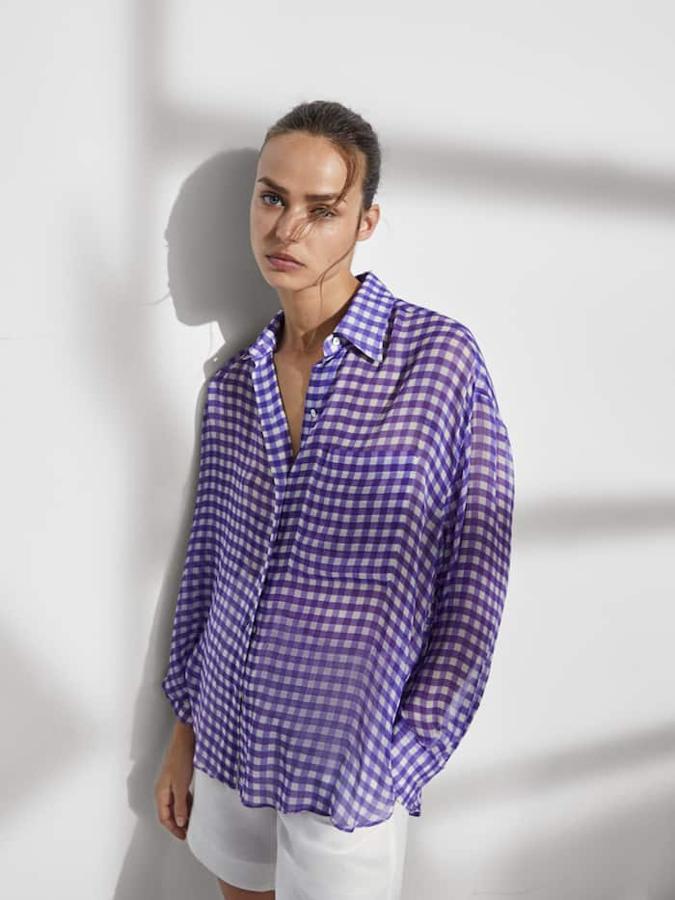 Camisa de cuadros estilo vichy de Massimo Dutti (49,99 euros)