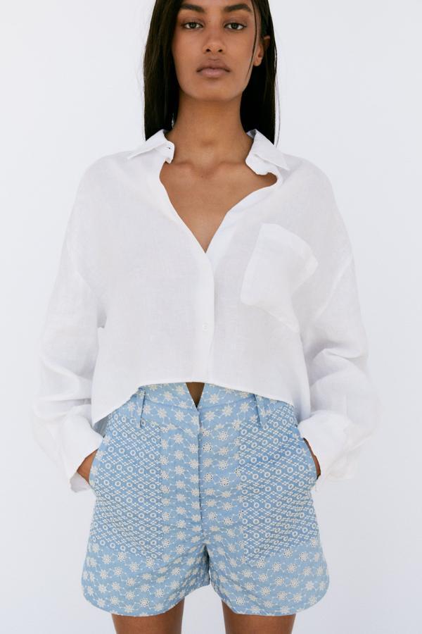 Shorts con flores bordadas de Zara (25,99 euros)