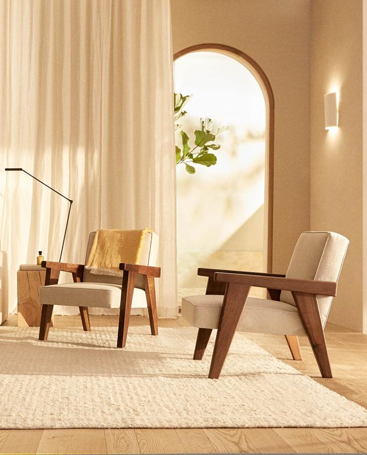 Estos butacones de nogal macizo con tapicería de cáñamo en color natural son pura comodidad, y cuestan 599 euros en Zara Home.