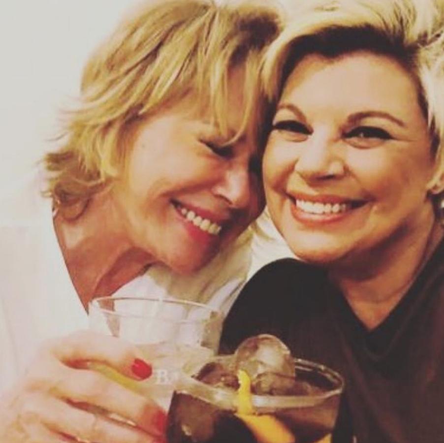 Por todos es sabido su relación con las Campos desde hace años pero la complicidad de Mila Ximénez y Terelu Campos viene de lejos y ambas son un gran apoyo la una para la otra. 