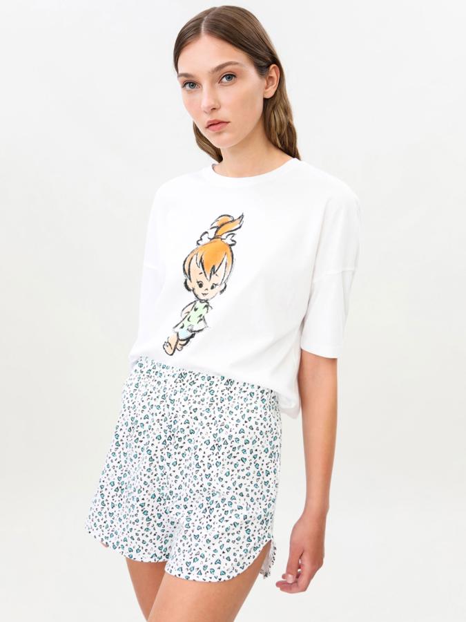 Con estampado de personaje de Los Picapiedra, este conjunto de pijama está formado por camiseta de manga corta y pantalón con cintura elástica. Tiene un precio de 9,99 euros.