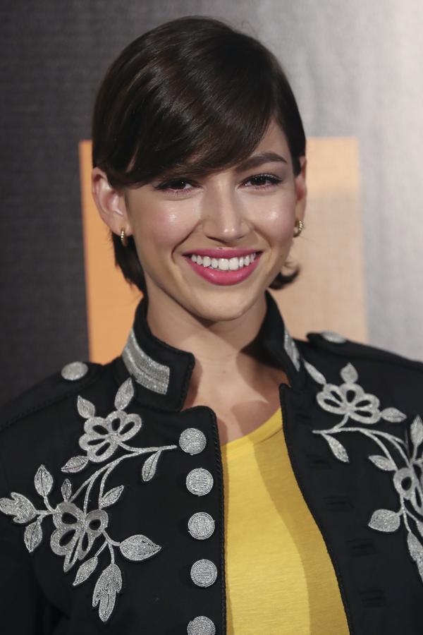 En esa transición a corte de pelo XS, Úrsula también probó el flequillo de lado con este peinado que confirmaba (una vez más) que todo le queda bien.