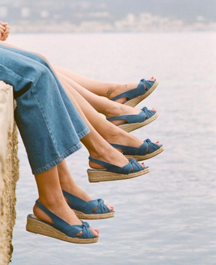 Llevan muchos años entre nosotras, pero este verano son un auténtico "must" de estilo. Cómodas, estilosas y muy funcionale. 