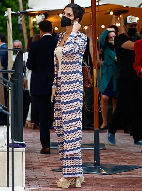 Sara Carbonero con el conjunto estampado más vendido de Mango.