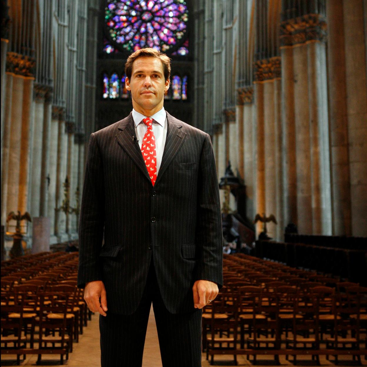 Los partidarios de Luis Alfonso de Borbón lo consideran como Luis XX, directo sucesor de Luis XIV. Si quieres saber más sobre los Borbones y el rey emérito pincha en la imagen.