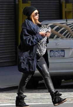 Imagen secundaria 2 - Marion Cotillard, Kate Bossworth y Beyoncé con el modelo original de Isabel Marant a comienzos de la década de 2010. 