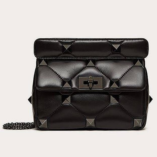 Imagen principal - 8 bolsos de firmas de lujo para comprar ahora y usar para siempre