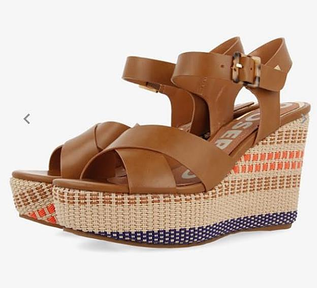 Las sandalias de cuña que ha lucido Elsa Pataky.