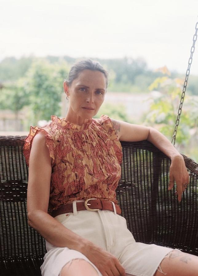 Blusa drapeada con estampado floral de Mango (25,99 euros)