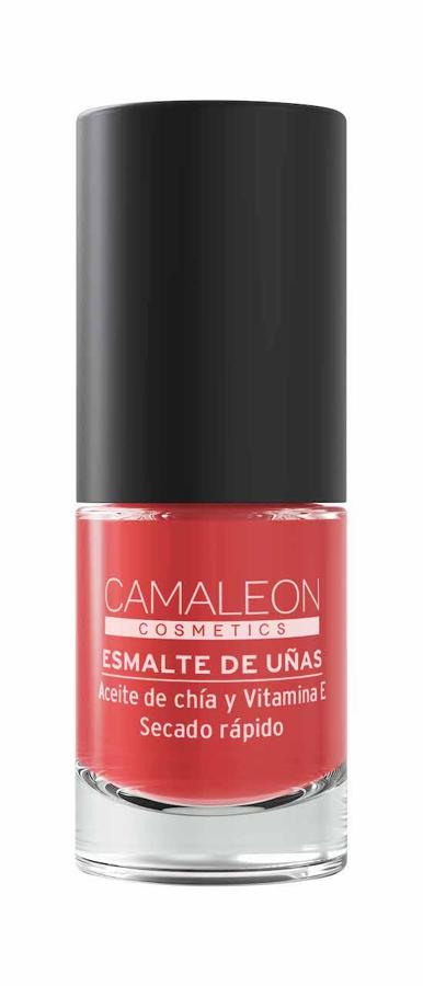 Siguiendo la filosofía del #PeachesMakeUpChallenge de Hailey Bieber, este esmalte de uñas en color coral potenciará tu bronceado. Larga duración y acabado brillo con una fórmula 12 free que cuida tus uñas proporcionando un resultado espectacular. (3,95 euros) 
