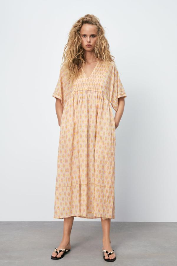 Vetsido midi con estampado geométrico de Zara (29,99 euros)