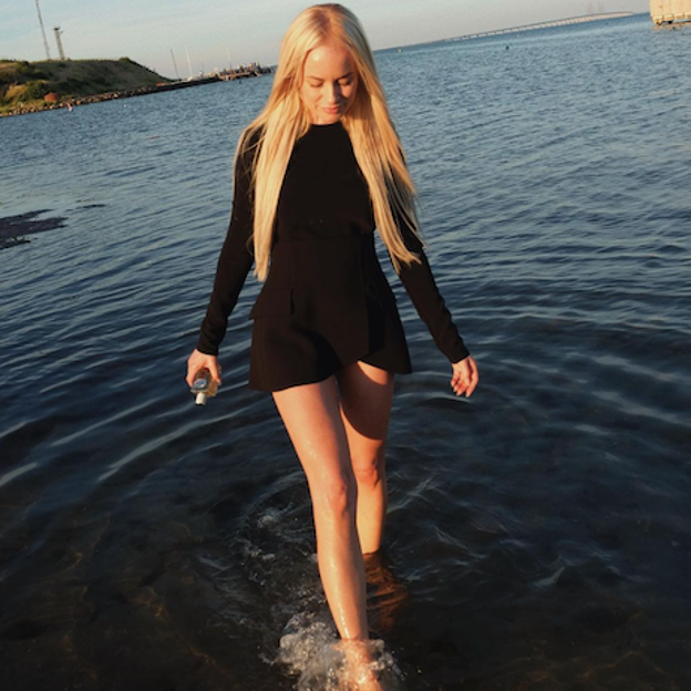 Pincha en la foto para ver los vestidos negros, bonitos, favorecedores y que apuestan por las últimas tendencias, de la nueva colección de Mango.