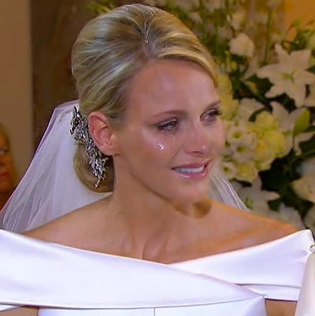 Imagen de Charlène de Mónaco llorando el día de su boda.