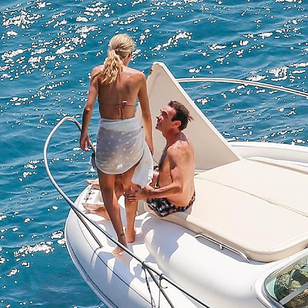 Enrique Ponce y Ana Soria, durante sus mediáticas vacaciones en julio del año pasado. 