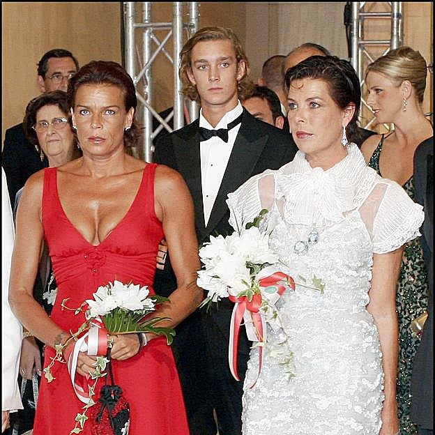 Mientras Carolina ha asumido el peso de la representación del principado durante años, Estefanía ha hecho todo lo posible por permanecer en un segundo plano.