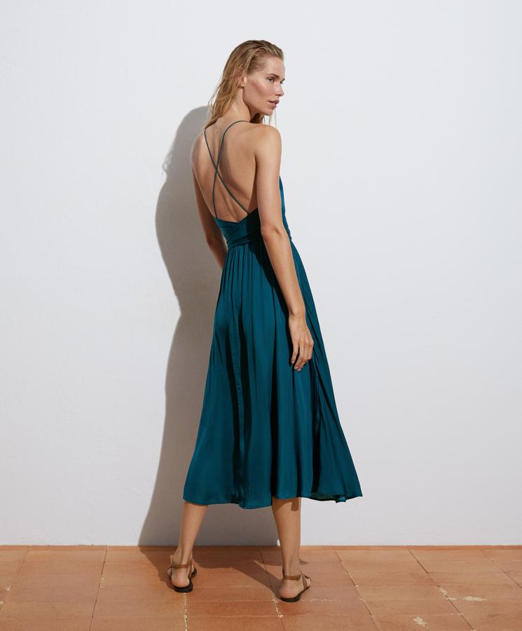 Vestido verde oscuro de Oysho (39,99 euros)