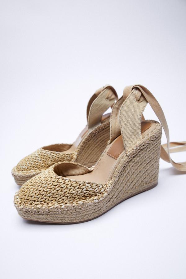 Alpargatas trenzadas con plataforma de yute de Zara (35,99 euros)