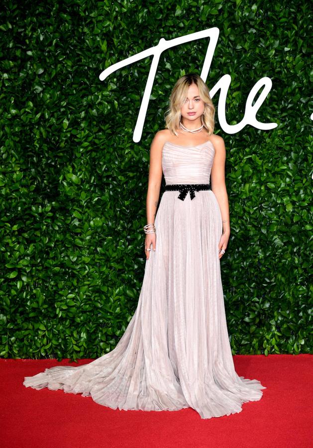 La número 36 en la línea de sucesión al trono británico. Esta jovencita no sigue las estrictas reglas de vestuario de la Casa Real. Su estilo es arriesgado y no tiene miedo a lucir las últimas tendencias. Una ‘royal’ que desafía los convencionalismos. ¿No es genial? 