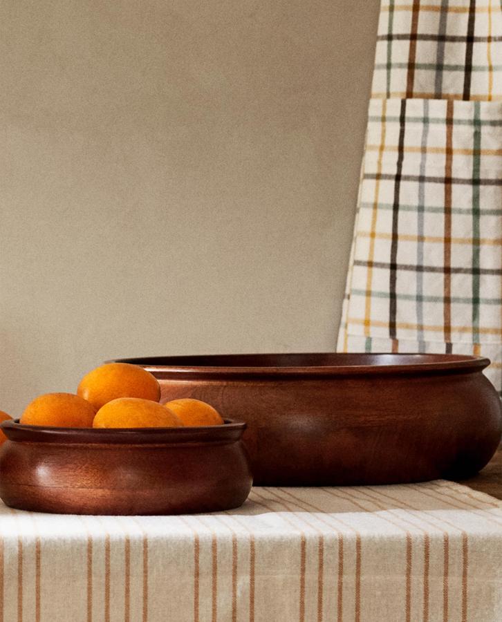 Disponible en varios tamaños, este bowl de madera está rebajado y su precio oscila entre los 9,99 euros y los 19,99 euros (antes 15,99 euros y 29,99 euros) dependiendo de su tamaño.