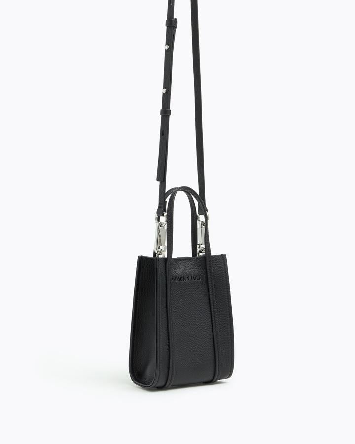 Minibolso tote en piel y en color negro (rebajado de 165 a 115 euros).