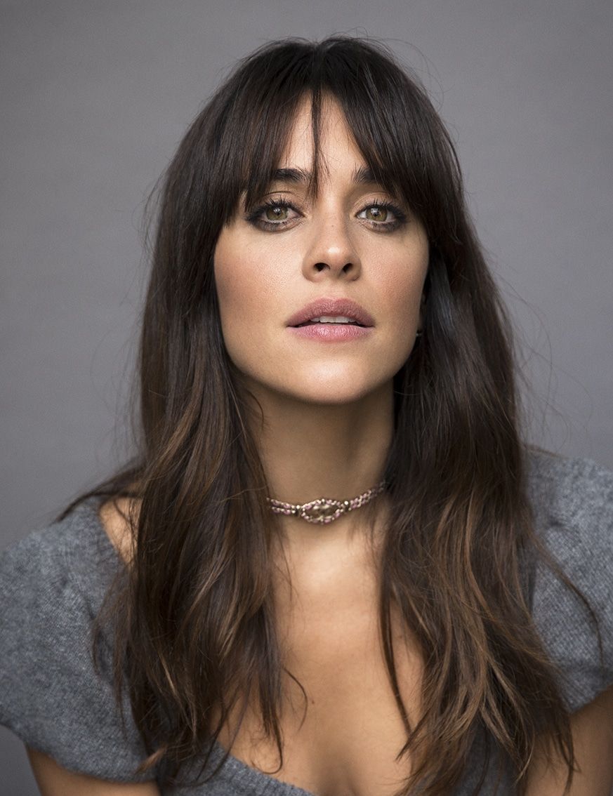 El flequillo es el mejor amigo que podemos tener en nuestro pelo. En la próxima temporada los veremos de muchas maneras, pero la apuesta por los expertos es combinarlo con melana larga. Los flequillos tienen que estar a la altura de los ojos y nunca desfilados o muy rectos. 