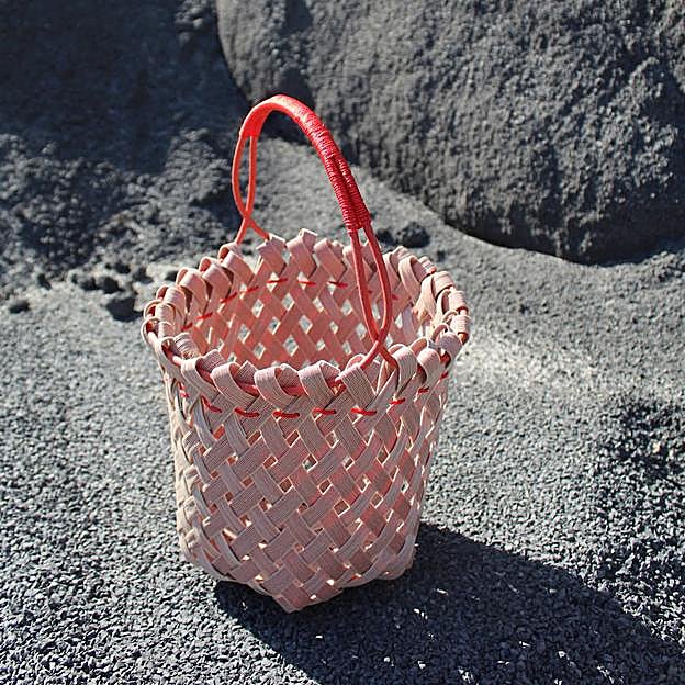 Imagen principal - La artesanía es el futuro de la moda y estas firmas de lujo nos lo demuestran