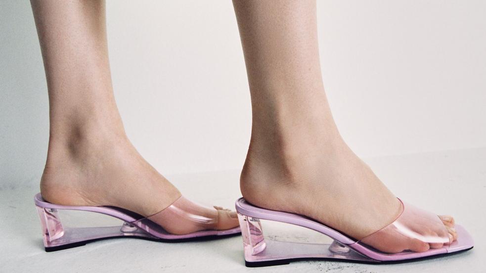 Fotos: ¡Tendencia a la vista! Los accesorios de vinilo han aterrizado en Zara y prometen ser su próximo éxito de ventas