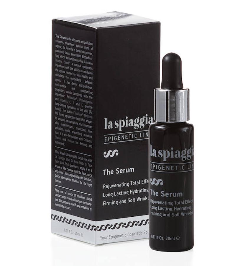 Este sérum es un todoterreno que cuenta con 6 efectos en un solo producto. Además de proteger de la polución, hidrata la piel durante 7 euros mientras suaviza las arrugas, proporciona elasticidad y reafirma. Su textura se funde a la perfección con la piel. (70 euros) 