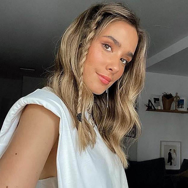 Imagen principal - María Pombo, Laura Escanes y Gigi Hadid con las trenzas del verano