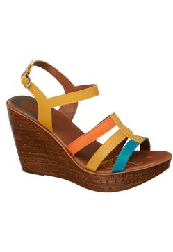 Imagen secundaria 2 - Sandalia cuña marrón (39,99 euros), en negro (29,99 euros) y con tiras de colores (29,99 euros).