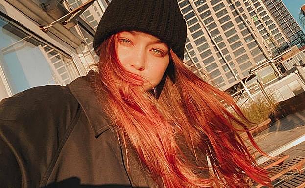 La supermodelo Gigi Hadid con un pelirrojo intenso.